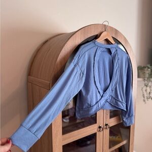 Blue Open Back Cropped Long Sleeve Athleisure Top Women’s Small/Medium